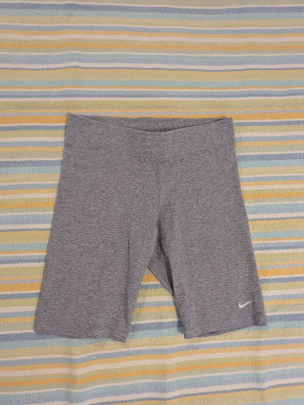 Nike Size Medium Dark Gray Heather Embroidered Swoosh Essential Biker Shorts